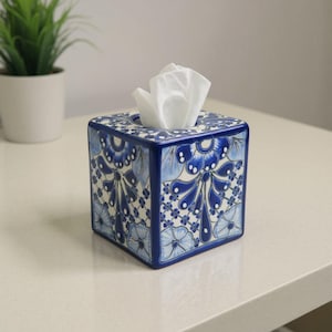 Blaue und weiße Talavera-Taschentuchbox | Handgefertigtes mexikanisches Flair