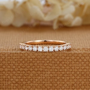 Anillo de boda de moissanita para mujer, anillo de boda de oro rosa vintage único, anillo apilable a juego de media eternidad, delicado anillo de promesa nupcial, regalo.