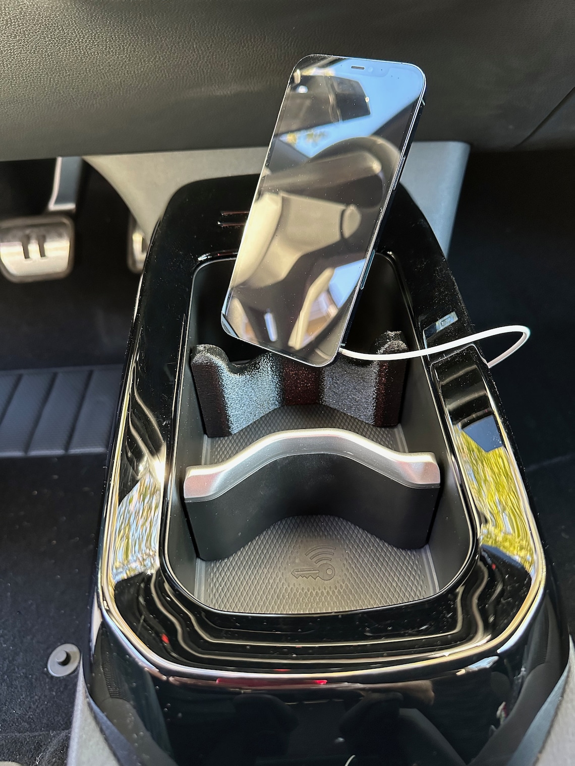 Id4 Safe Magsafe Partition for VW ID.4 Center Console - Etsy