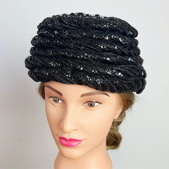 Vintage 1960s Womens Toque Straw Raffia Black Brimless  display picture 1