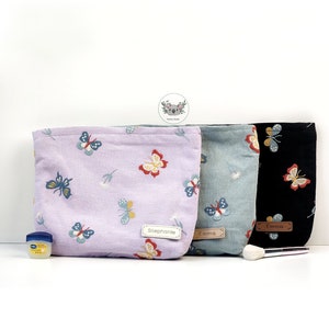 Bolsa de maquillaje con mariposa bordada personalizada, nombre personalizado, organizador de cosméticos vintage, bolsa de viaje con cremallera, bolsa de artículos de tocador, bolsa ecológica