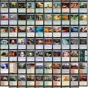 Puede incluir: Una colección de cartas coleccionables Magic: The Gathering, con diversas ilustraciones de fantasía y nombres de cartas. Las cartas están dispuestas en una cuadrícula, mostrando una variedad de colores e ilustraciones.