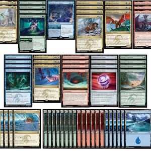 Puede incluir: Una colección de cartas coleccionables de Magic: The Gathering. Las cartas presentan varias ilustraciones, incluyendo dragones, paisajes y diseños abstractos. La paleta de colores incluye azules, verdes, rojos y dorados. Las cartas están dispuestas en filas y columnas.