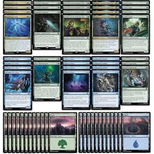 Könnte beinhalten: Eine Sammlung von 40 Magic: The Gathering Karten, darunter Deepfathom Echo, Ladelight Spelunker, Sentinel of the Nameless City, Nicancil, Current Conductor, Cenote Scout, River Herald Guide, Chart a Course, Confounding Riddle, Huart's Final Strike, Forest und Island.