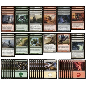 Puede incluir: Un conjunto de 60 cartas de Magic: The Gathering con varias criaturas Sliver, incluyendo Striking Sliver, Predatory Sliver y Megantic Sliver. Las cartas están dispuestas en una cuadrícula y incluyen cartas de tierra básicas como Bosque, Llanura y Montaña.