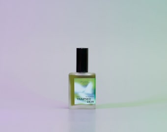 TRAIPSED DEW Eau de Parfum • Veilchenblatt, Wassermelone, Mandarine • hergestellt in Singapur • 30mL Zerstäuber