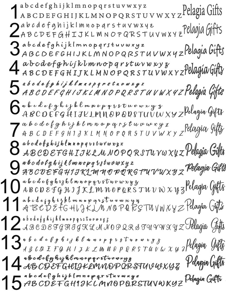 Puede incluir: Imagen que muestra 15 estilos de fuente diferentes, cada uno mostrando los alfabetos en min&uacute;sculas y may&uacute;sculas, junto con el logotipo "Pelagia Gifts" en cursiva. Ideal para dise&ntilde;o gr&aacute;fico y tipograf&iacute;a.