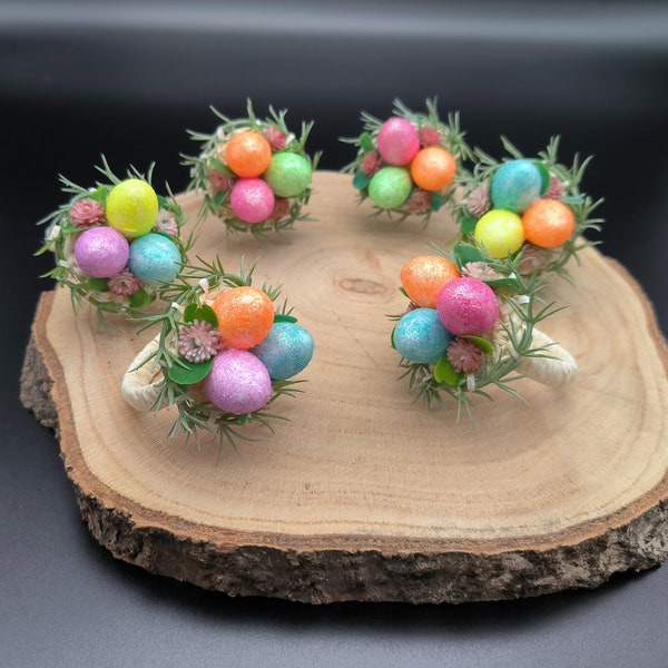 Handgemachte Ostern Serviettenringe, 6er Set Ostern Serviettenringe, Oster Serviettenring mit Eiern, Serviettenring mit künstlichen Blumen,6 Serviettenringe