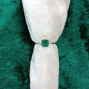 Vintage silver ring with emerald crystal. Made in 1980&#39;s in Czechoslovakia