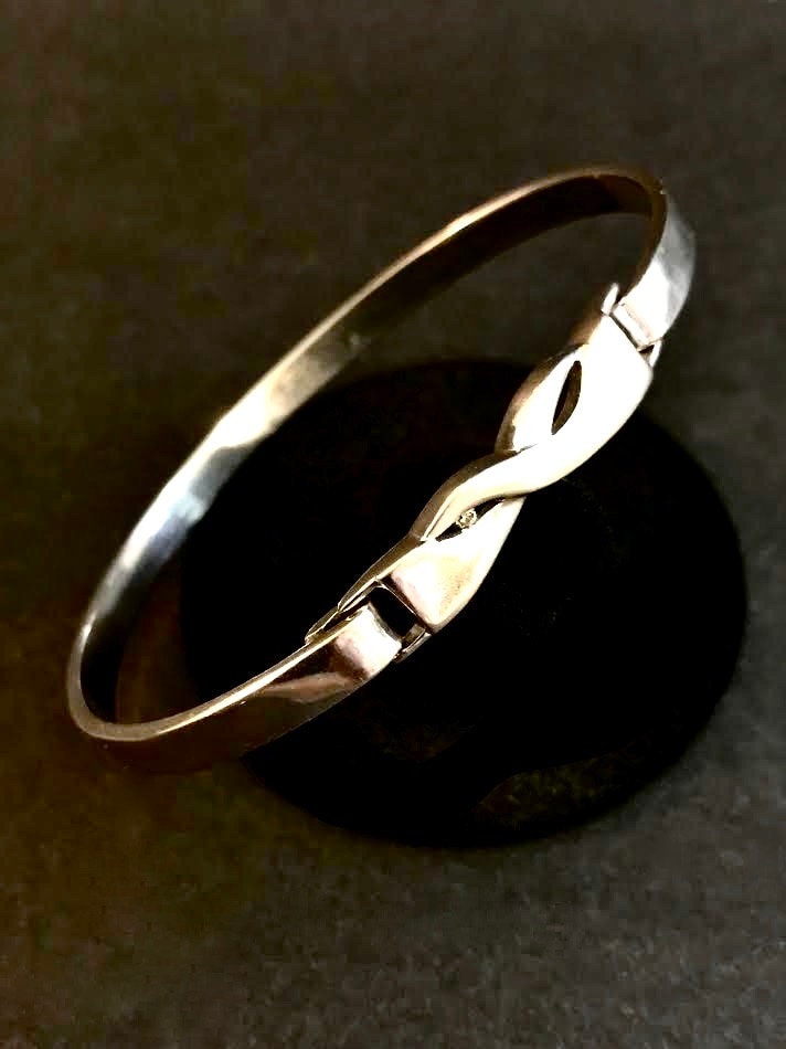 Sterling Silver - Narrow Bangle Bracelet With Crossed Waves and