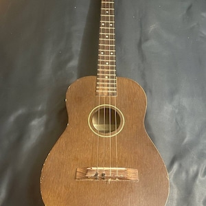 Vintage 1950s Weiss Del Canto Baritone Ukulele Model B.U. 150 Mahogany