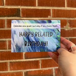 Carte d'anniversaire tardive - 10 x 15 cm - carte d'anniversaire - vierge à l'intérieur - 100 % papier PCW - les calendriers sont géniaux