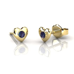 Pendientes de alexandrita Heart Stud, Dainty 14k Solid Yellow Gold Studs, Minimalist Anniversary Jewelry, June Birthstone Gemstone Earrings