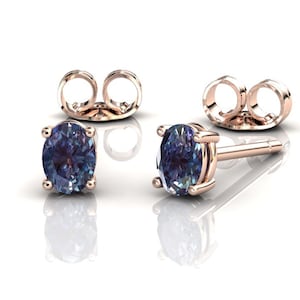 Boucles d’oreilles ovales en alexandrite, Dainty Prong Set 14k Rose Gold Studs, Bijoux d’anniversaire minimalistes, Boucles d’oreilles en pierre précieuse de pierre de naissance de juin