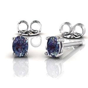 Boucles d’oreilles ovales en alexandrite, Dainty Prong Set 14k White Gold Studs, Bijoux d’anniversaire minimalistes, Boucles d’oreilles en pierre précieuse de pierre de naissance de juin