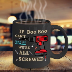 If Boo Boo Can&#39;t Fix It We&#39;re All Screwed - Roter Bohrer Kaffeebecher Inspirierend Motivierend Lustig MGX01378