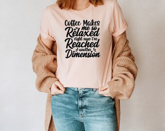 Kaffe gör mig så avslappnad, just nu har jag nått en annan dimension unisex t-shirt inspirerande motiverande rolig TS000884