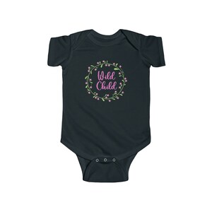 Dzikie Dziecko Różowe Kwiaty Wieniec Pozytywny Słodki Zabawny Inspiracja Niemowlęcy Jersey Body INFBS000005