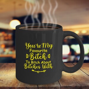 Du bist meine Lieblingsschlampe, um über Hündinnen mit (gelber) Kaffeetasse zu schimpfen, lustig, inspirierend, motivierend MG001256