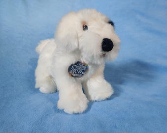 ESSA-knuffel met speld: 6" - zachte witte puppy met zwarte oogvlek. - Dakin/Gund