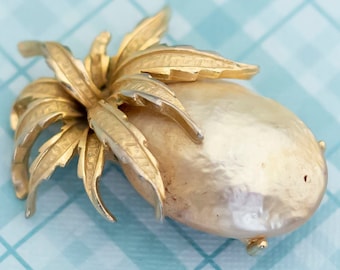 Vintage Golden Fruit Brooch - L16