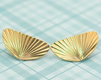 Vintage Golden Metallic Shell Stud Earrings - L5