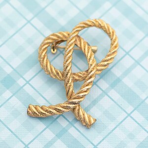 Golden Rope Knot Vintage Brooch - L2