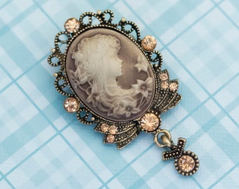 Vintage Beautiful Lady Cameo Brooch - L18