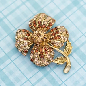 Vintage Elegant Gold Tone Rhinestone Floral Brooch - L18