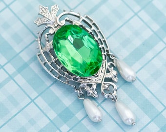 Vintage Emerald Luck Brooch - L18