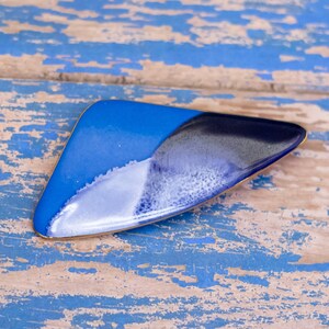 Vintage Ceramic Vibrant Blue Abstract Brooch - L29