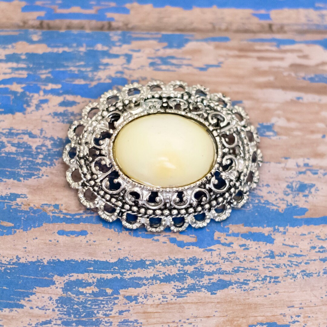 Vntage Rond Ovale Fausse Perle Centre Argenté Broche Complexe - L29