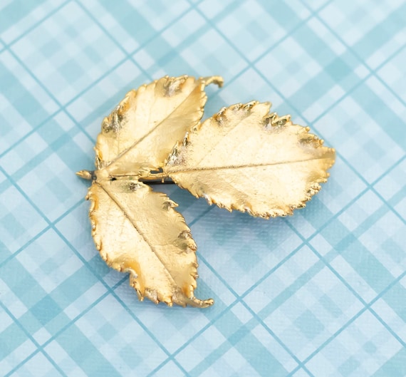 Vintage Golden Tri-Leaf Brooch - L18 - image 1