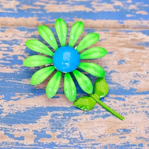 Vintage Green Petals Blue Center Floral Brooch - L32