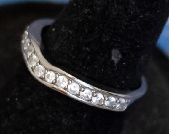 Size 7, Vintage Rhinestones Silver Tone Minimalist Ring by