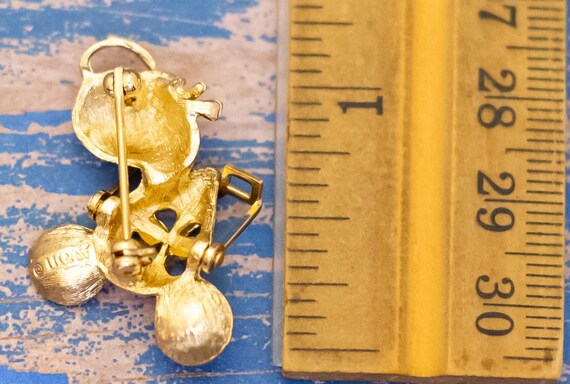 Vintage Clockwork Mouse Rhinestones Gold Tone Bro… - image 2
