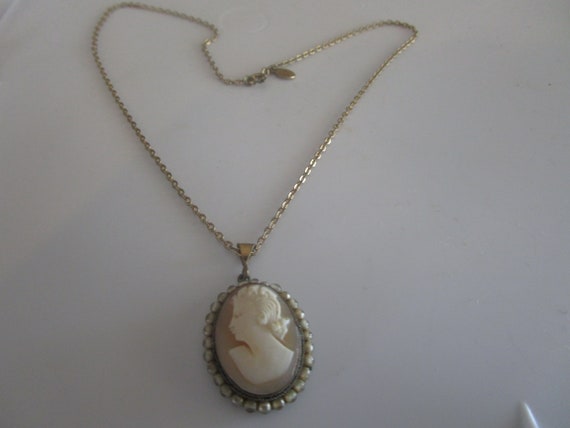Avon cameo necklace clearance