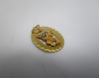 Vtg 14K Yellow Gold Charm Cat with Jade Eyes in Oval Frame