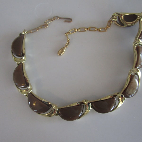 Vtg 1950's Designer Lisner Gold Tone & Thermoset Necklace