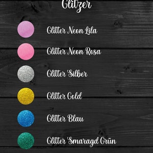 Op de afbeelding: Een selectie van glitterkleuren voor knutselprojecten. De kleuren omvatten neonroze, neonpaars, zilver, goud, blauw, smaragdgroen en roosgoud.