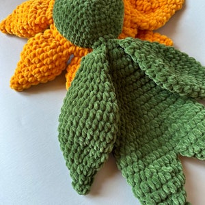 Sunflower crochet snuggler pattern. Lovely amigurumi pattern. Newborn crochet pattern. Crochet Sunflower blanket. Pattern PDF zdjęcie 8