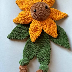 Sunflower crochet snuggler pattern. Lovely amigurumi pattern. Newborn crochet pattern. Crochet Sunflower blanket. Pattern PDF zdjęcie 5