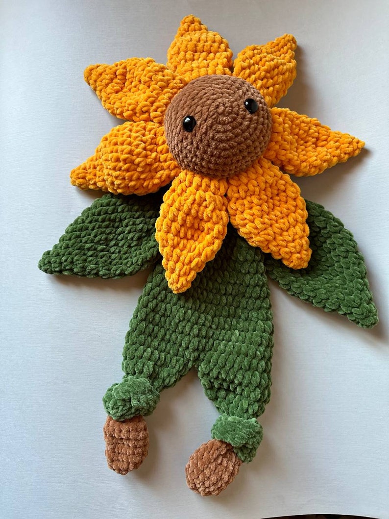 Sunflower crochet snuggler pattern. Lovely amigurumi pattern. Newborn crochet pattern. Crochet Sunflower blanket. Pattern PDF zdjęcie 5