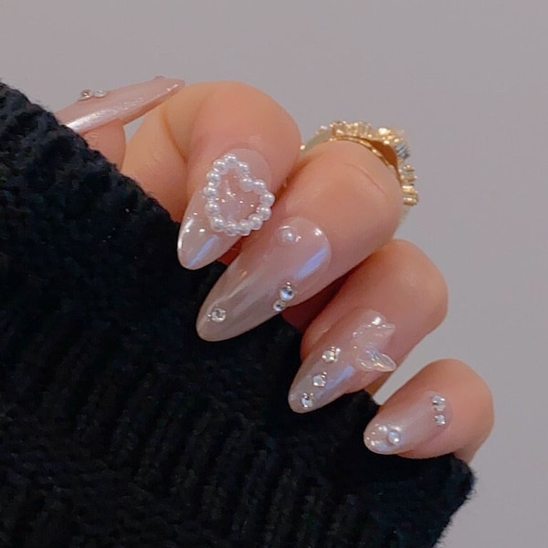 Chrome rose et coeur nacré | Ongles réutilisables | Ongles décontractés | Ongles en amande | jolis ongles | de la colle sur les ongles | Ongles de qualité professionnelle | xxm100