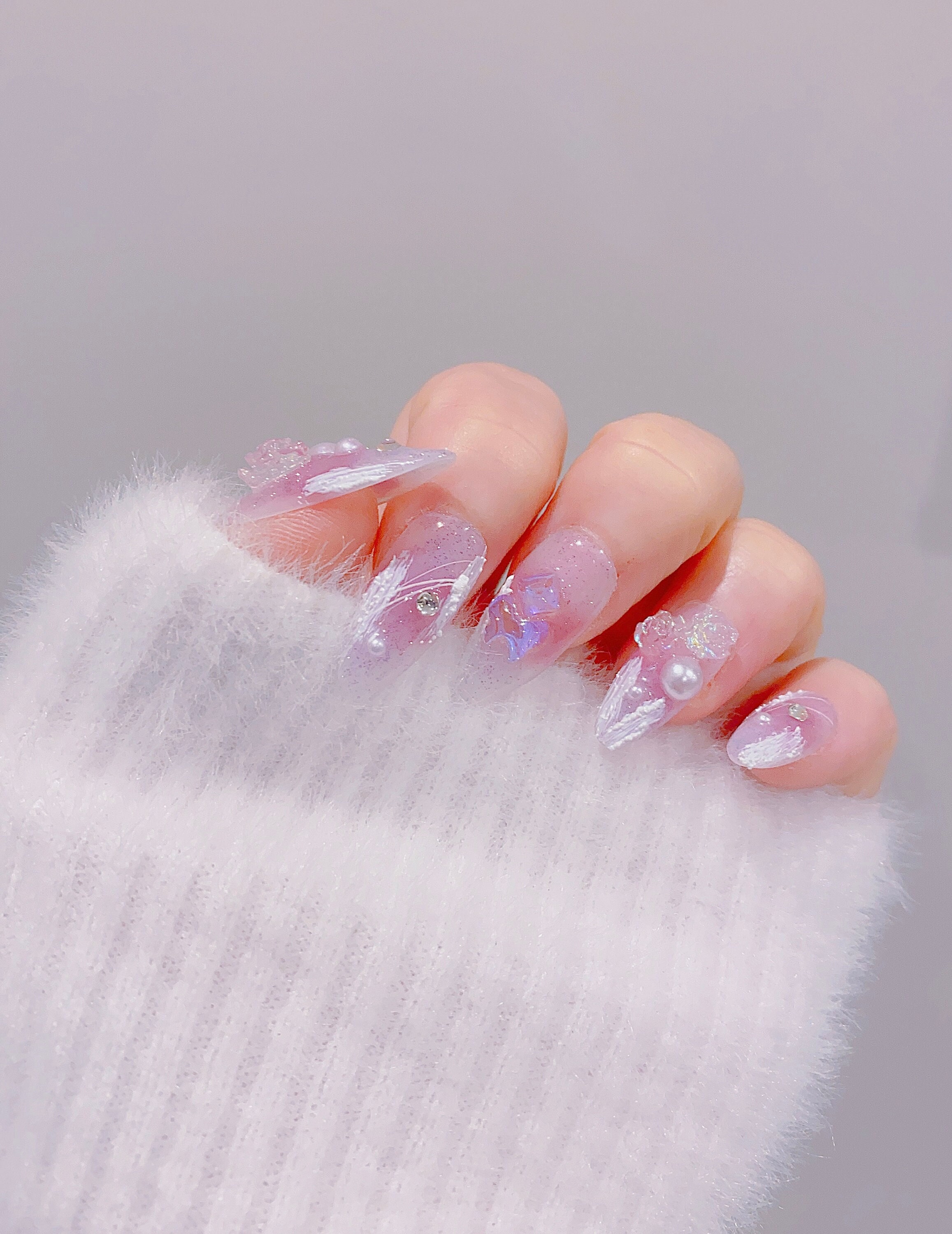 White Tip W/pink Charms Press on Nails 