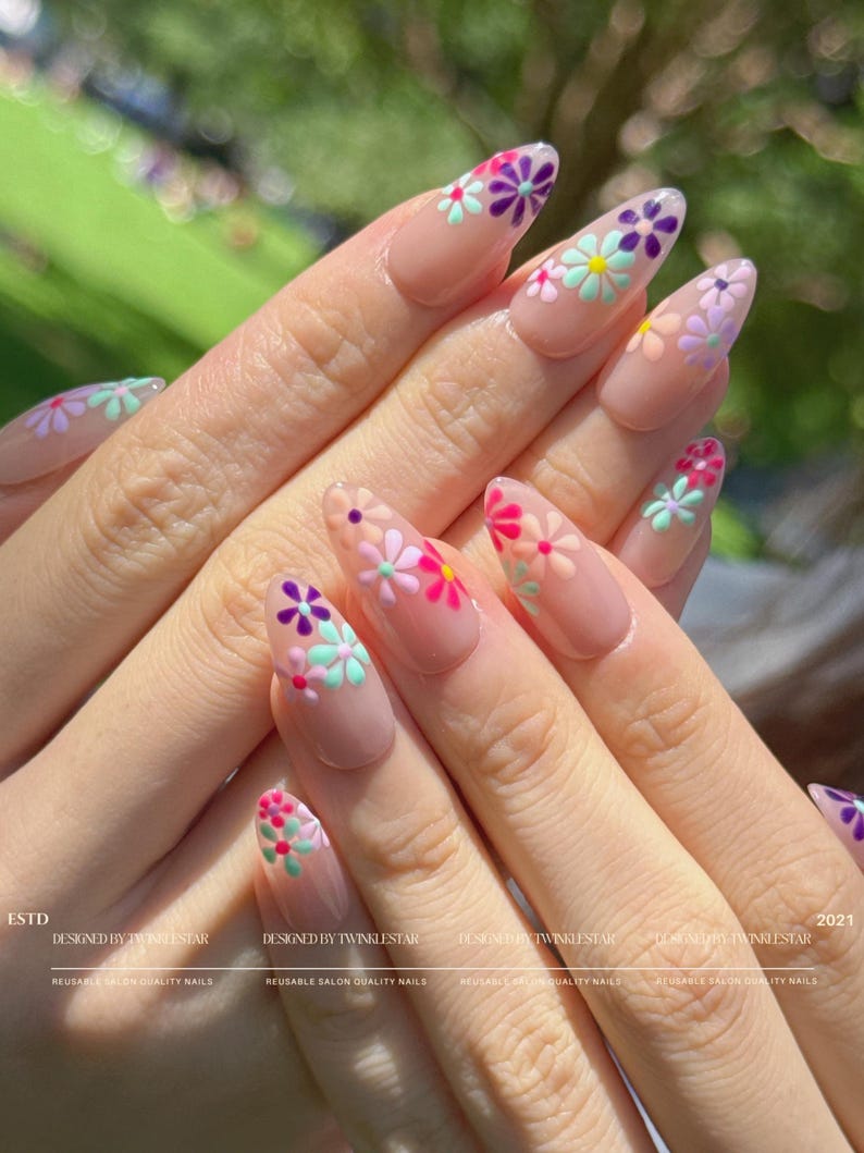 Reusable Colorful Daisy Press-On Nails, Pastel Flower Almond Glue On Nails, Reusable Handmade Glossy Gel Manicure, XHJ618 image 3