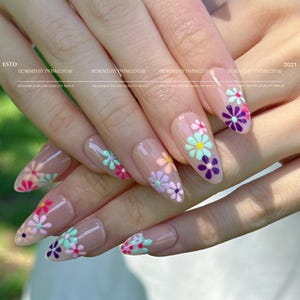 Reusable Colorful Daisy Press-On Nails, Pastel Flower Almond Glue On Nails, Reusable Handmade Glossy Gel Manicure, XHJ618 image 1