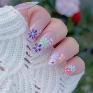 Reusable Colorful Daisy Press-On Nails, Pastel Flower Almond Glue On Nails, Reusable Handmade Glossy Gel Manicure, XHJ618 image 2