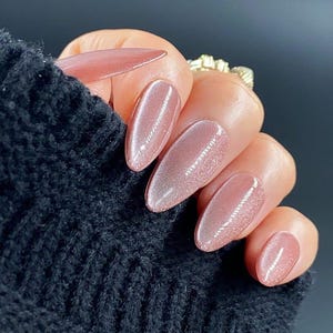 Timeless Touch (Cat Eye Effect) | Durable Nails | Essential Nails | Reusable Nails | Glue On The Nails | Salon Quality Nails | Ipz32