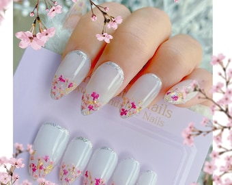 Handmade Real Dried Flower Press-On Nails, Milky White Glitter Fake Nail, Reusable Almond Glue On Nail, Gold Foil Sparkle Nails